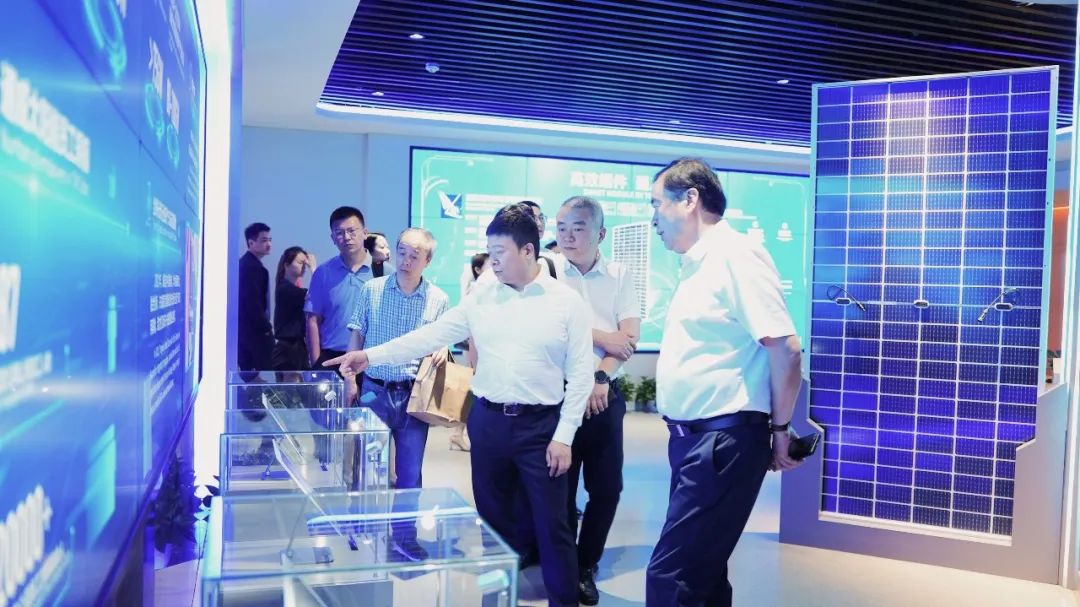 琏升光伏科技董事长王新受邀参加四川省川联光伏产业商会第一届理事会第二次会议